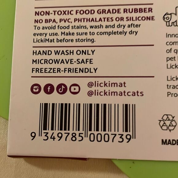 LickiMat Slow Feeder Cat Lick Mat Green whisker friendly - Picture 4 of 5